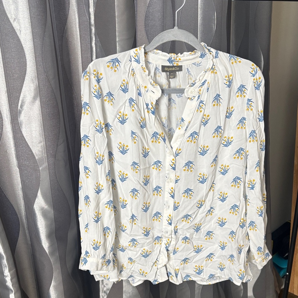 Splendid White and Blue Floral Blouse